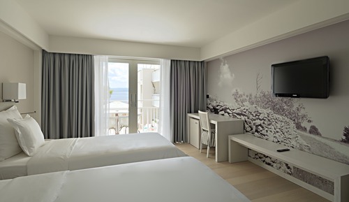 Habitación doble, balcón, vistas parciales al mar