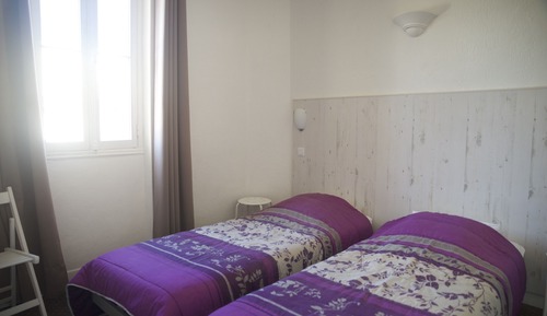 Habitación con 2 camas individuales