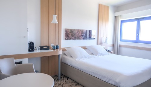 Habitación doble superior, acceso a la piscina