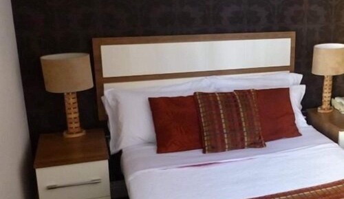 Habitación con 1 cama doble o 2 individuales, baño privado