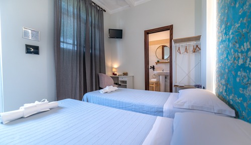 Habitación clásica con 1 cama doble o 2 individuales, no fumadores, baño privado