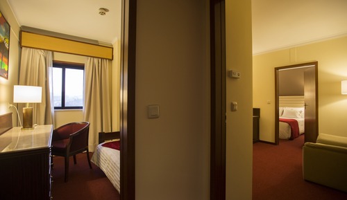 Family Room (2 adults + 2 Children)