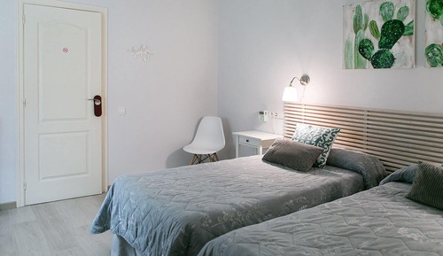 Habitación doble, baño compartido (Interior - 2 Beds)