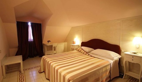 Habitación estándar con 1 cama doble o 2 individuales