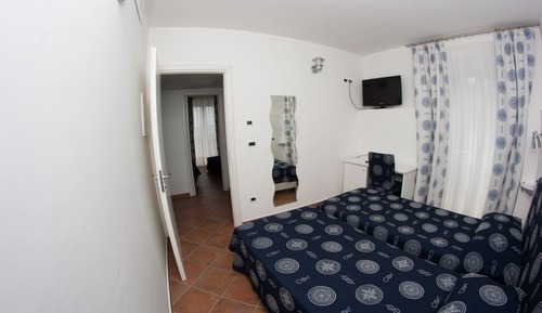 Habitación con 1 cama doble o 2 individuales, vistas a la montaña
