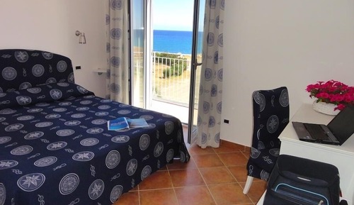 Habitación triple, vistas al mar