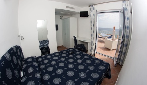 Habitación cuádruple, vistas al mar