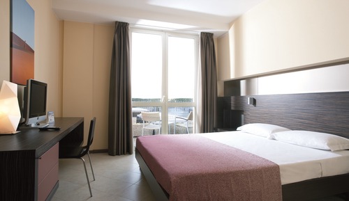Habitación básica con 1 cama doble o 2 individuales
