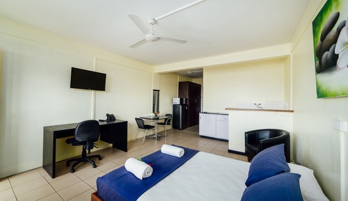 Estudio básico, 1 cama doble (No Air Conditioning)