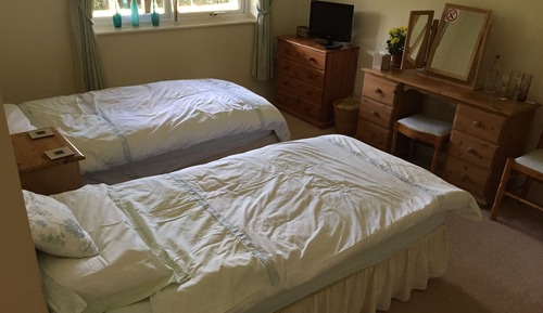 Habitación con 1 cama doble o 2 individuales, baño privado