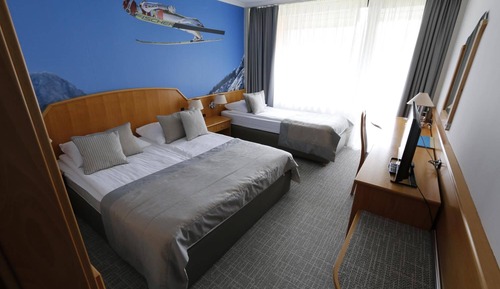 Habitación triple, balcón