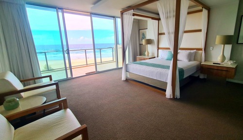 Ático, 3 habitaciones, piscina privada, vistas a la playa
