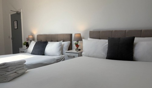 Suite, baño privado (2)