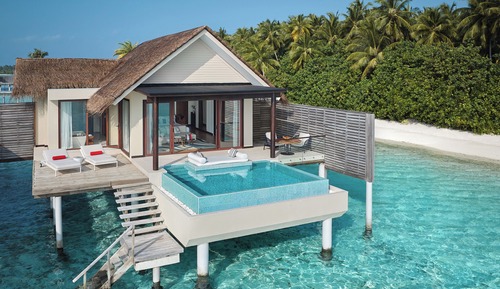 Estudio, piscina privada, sobre el agua