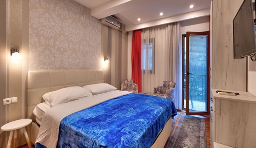 Double room, balcony with river view