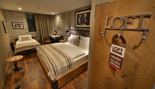 Habitación triple Confort, 1 cama de matrimonio grande con sofá cama
