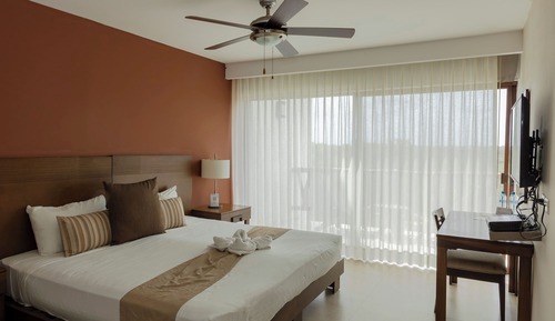 Superior, 1 Queen Beds