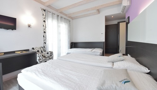 Habitación triple Deluxe, balcón