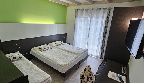 Habitación triple, balcón