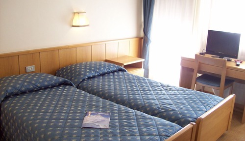 Habitación con 1 cama doble o 2 individuales, balcón