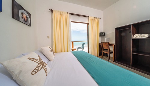 Habitación con 1 cama doble o 2 individuales, balcón, vistas al mar