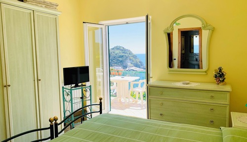 Habitación con 2 camas individuales, baño privado, vistas al mar (Comfort)