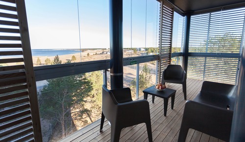 Apartment for four with a sauna and sea view