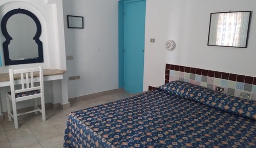 Habitación estándar con 1 cama doble o 2 individuales, balcón