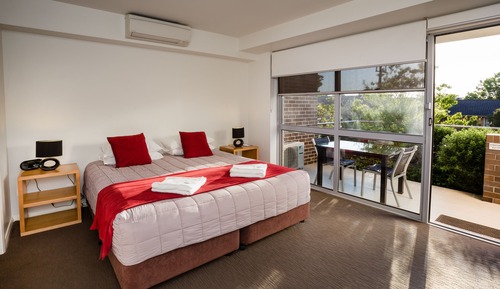 Estudio estándar, 1 cama de matrimonio grande, cocina básica, planta baja