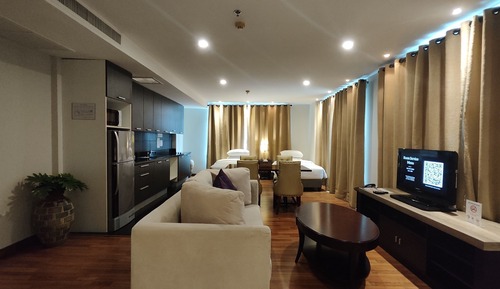 Family 5 People Room