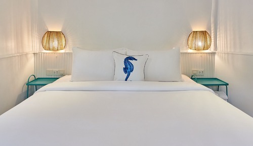 Coral Hut (Standard Bungalow-Shared Bathroom)