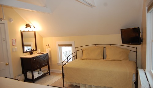 Family Suite, 2 King and 2 Twin Beds (per suite)
