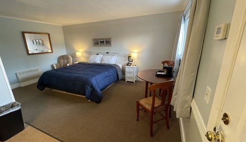 Habitación estándar, 1 cama de matrimonio grande, no fumadores, baño privado (No Dogs Allowed)