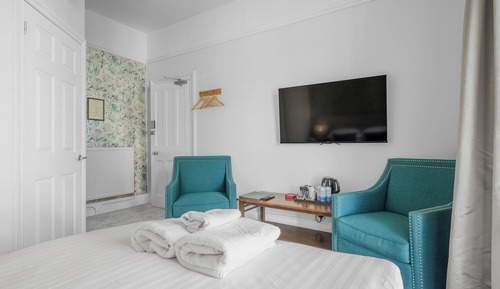 Habitación superior, 1 cama doble, baño privado