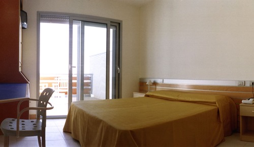 Habitación básica doble, accesible para personas con discapacidad, baño privado