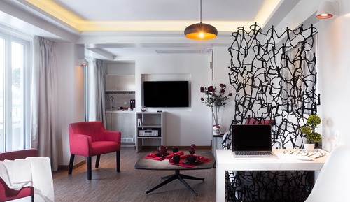 Suite (Red Suite, Acropolis View)