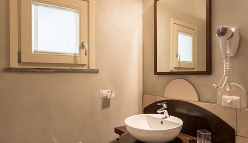 Suite, balcón, en edificio anexo