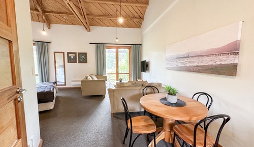 Estudio, 1 cama de matrimonio grande, no fumadores, vistas al río