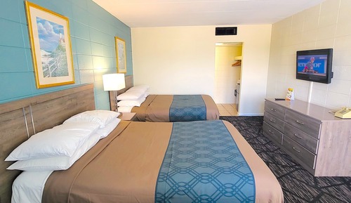 Habitación estándar, 2 camas de matrimonio, vistas a la piscina (4 People)
