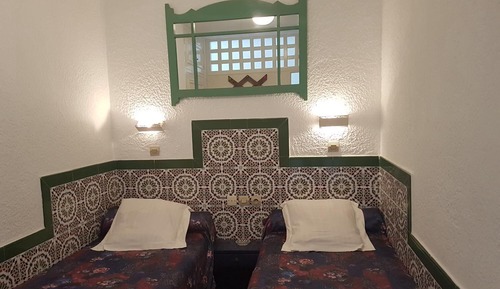 Apartamento económico, cocina básica, vistas a la ciudad