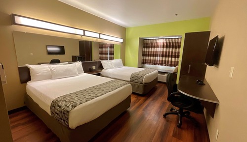 Habitación estándar, 2 camas de matrimonio, accesible para personas con discapacidad (NonSmoking)
