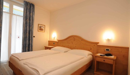 Habitación Confort con 1 cama doble o 2 individuales, balcón