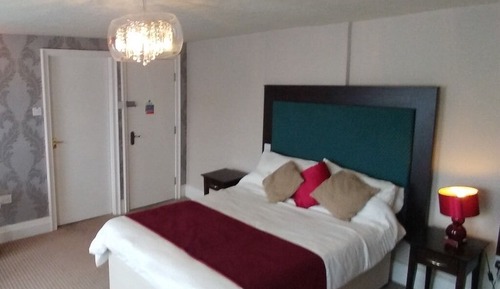Suite, baño privado, vistas al jardín (River View)