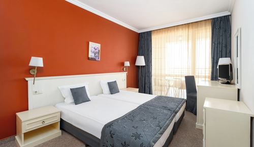 Habitación clásica con 2 camas individuales, vistas a la ciudad