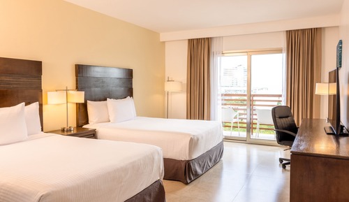 Habitación Deluxe, 2 camas de matrimonio, no fumadores, vistas a la ciudad (Deluxe Family Room)