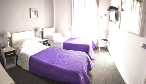 Habitación estándar con 1 cama doble o 2 individuales