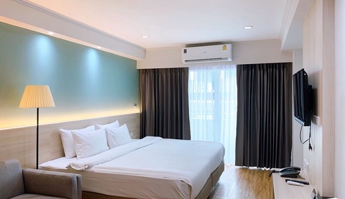 Deluxe Suite 