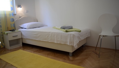 Habitación individual (with Shared Kitchen)