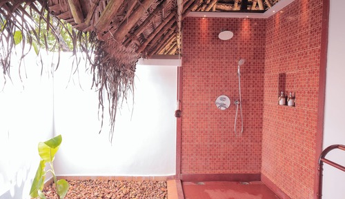 Villa, piscina privada, en la zona del jardín