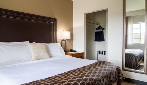 Suite superior, 1 cama de matrimonio grande (Village View Junior King Suite)
